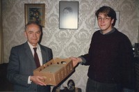 Alfons Borgers (gauche) et Laurent Rollet (droite), à Leuven en 1991, lors de la livraison du fonds de tirés à part en logique